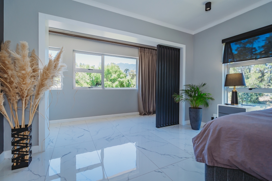 5 Bedroom Property for Sale in Heather Park Western Cape